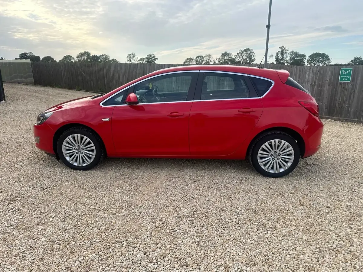 Used Vauxhall Astra Excite 2015 Red Hatchback