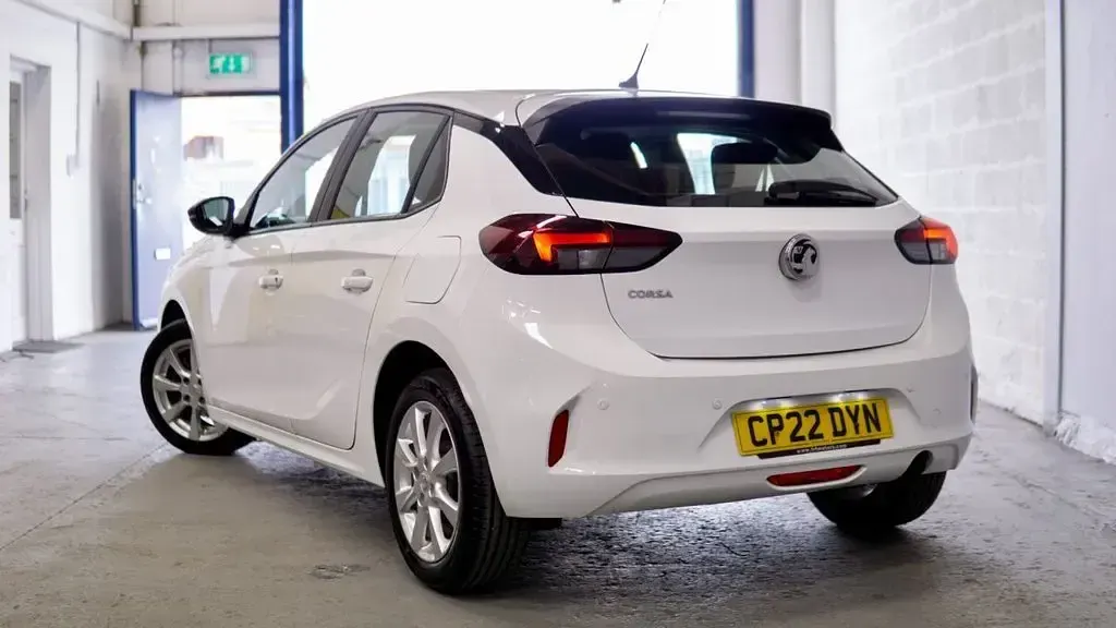 Używany Vauxhall Corsa Edition 75 KM (55 kW) 2022 Biały Hatchback