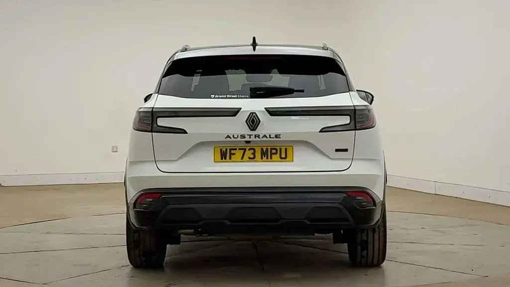 Used Renault Austral Techno Esprit Alpine 200 HP (147 kW) 2023 White  SUV