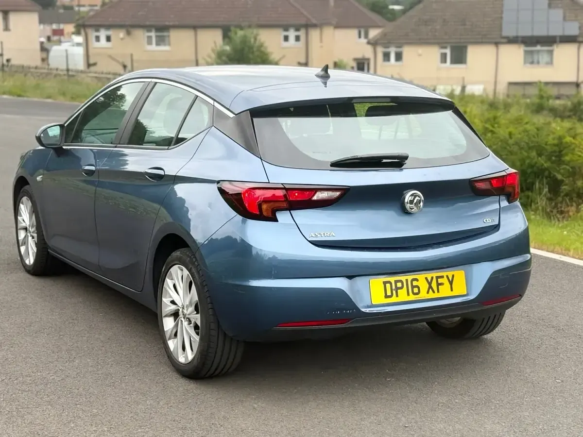 Used Vauxhall Astra 110 HP (80 kW) 2016 Blue Hatchback