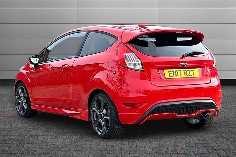 Used Ford Fiesta ST 182 HP (133 kW) 2017 Red Hatchback