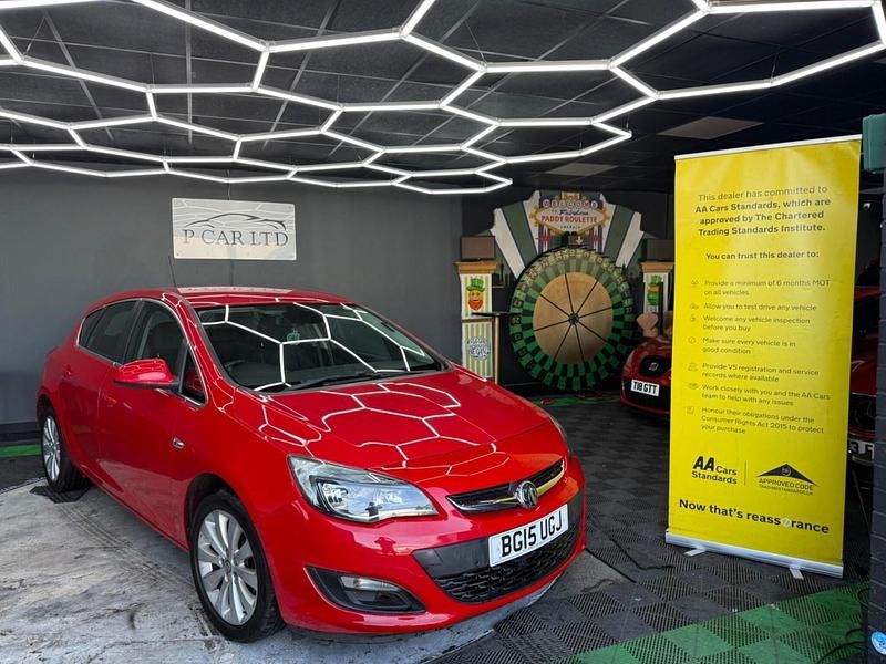 Second-hand Vauxhall Astra Elite 2015 Roșu Hatchback