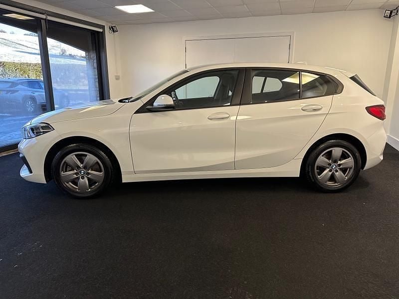 Used BMW 118 Comfort Edition 140 HP (102 kW) 2020 White Hatchback