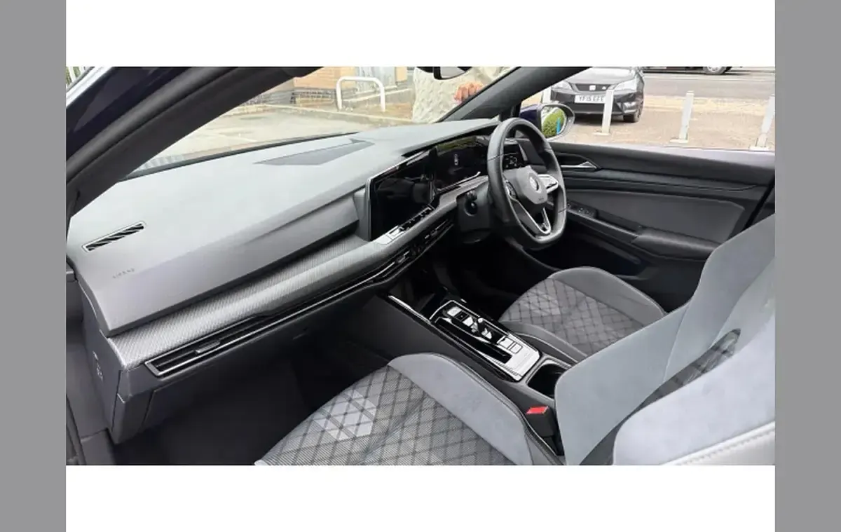 Used VW Golf VIII R-line 150 HP (110 kW) 2023 Blue Hatchback