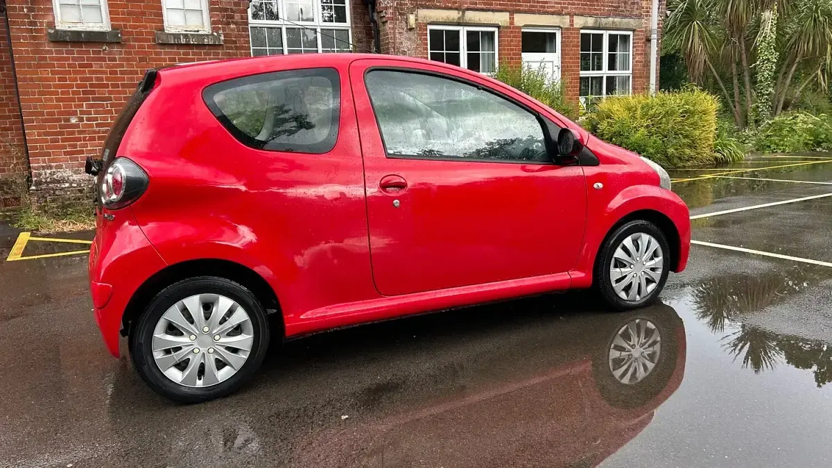 Used Toyota Aygo 68 HP (50 kW) 2014 Multicoloured Hatchback