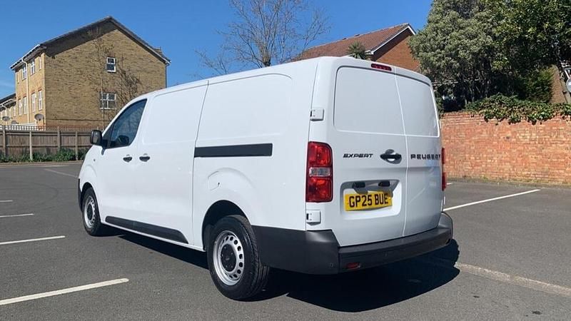 Used Peugeot Expert 143 HP (105 kW) 2025 White Van