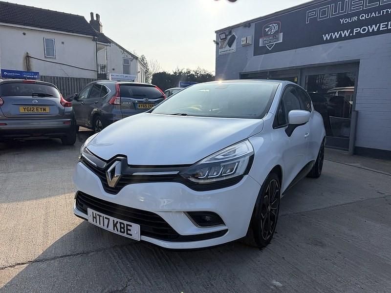 Used Renault Clio IV Dynamique 90 HP (66 kW) 2017 White Hatchback