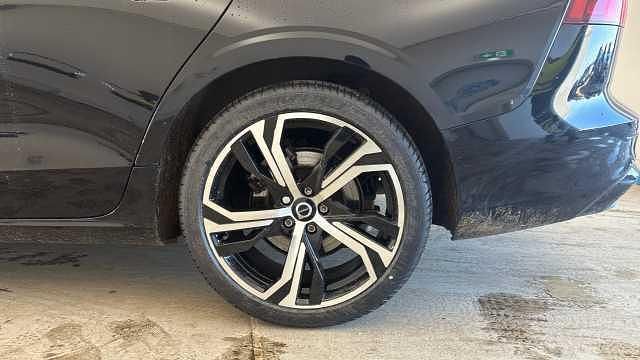 Used Volvo V60 Plus 194 HP (142 kW) 2025 Black Estate