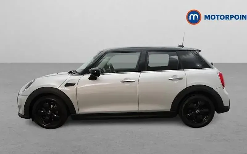 Usado Mini Cooper Classic 136 CV (100 kW) 2022 Plateado Utilitario