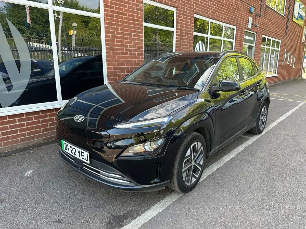 Second-hand Hyundai Kona SE 100 kW (136 CP) 2022 Negru SUV