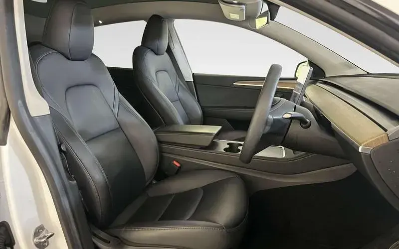 Used Tesla Model Y Standard Range 219 kW (299 HP) 2023 White SUV