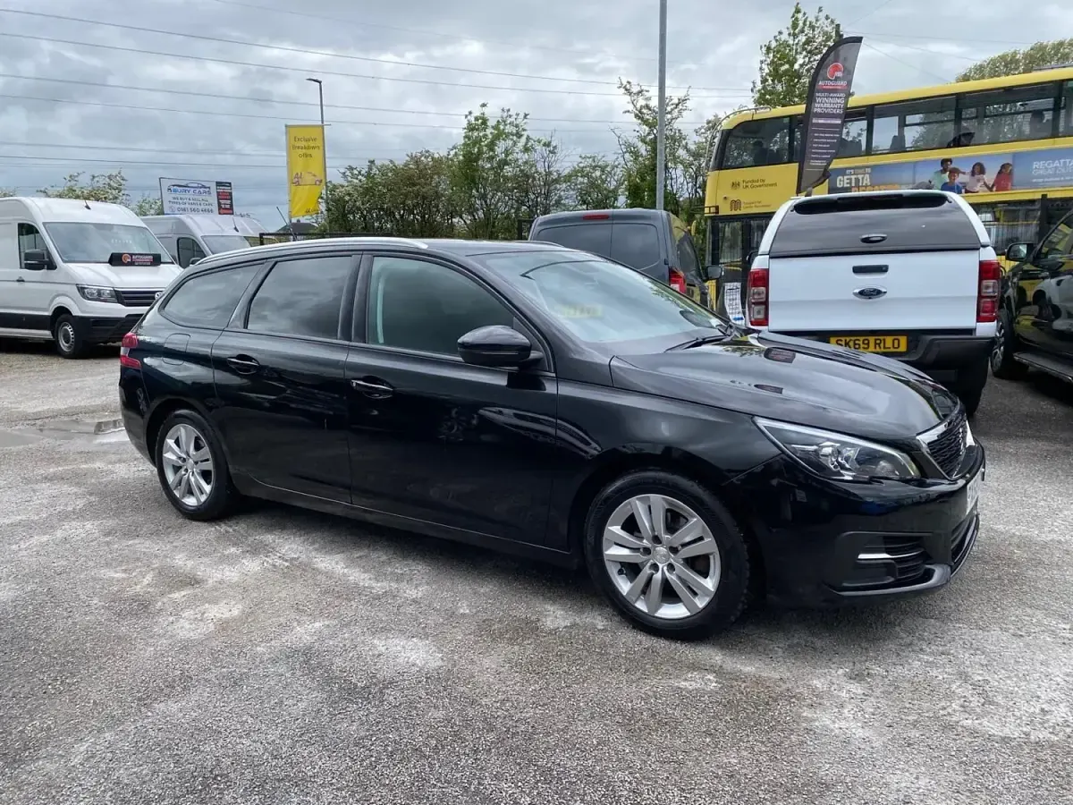 Begagnad Peugeot 308 Active 2018 Svart Kombi
