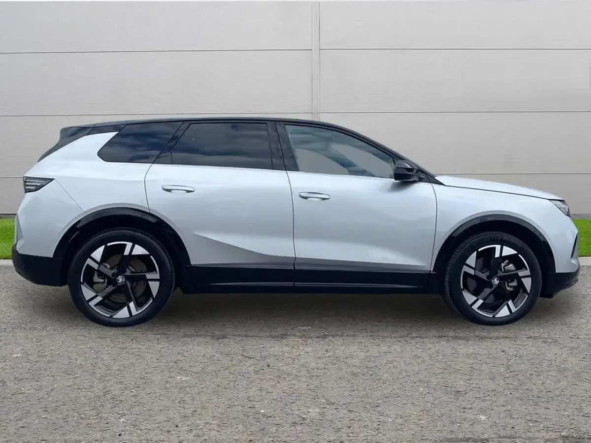 Used Vauxhall Grandland Ultimate 154 kW (210 HP) 2025 Grey SUV