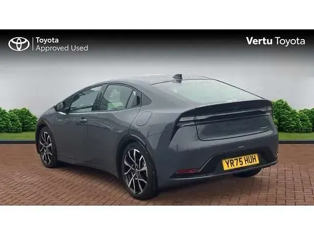 Used Toyota Prius 223 HP (164 kW) 2025 Grey Hatchback