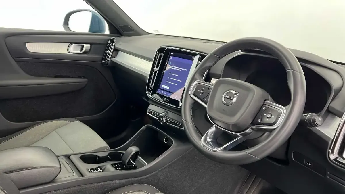 Used Volvo XC40 Core 161 HP (118 kW) 2023 Blue SUV