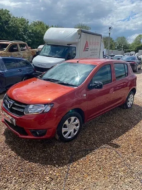 Used Dacia Sandero Lauréate 75 HP (55 kW) 2013 Red Hatchback