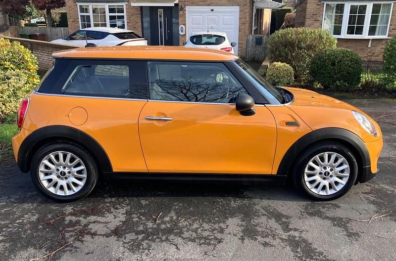 Usado Mini ONE Hatch 2014 Naranja Utilitario