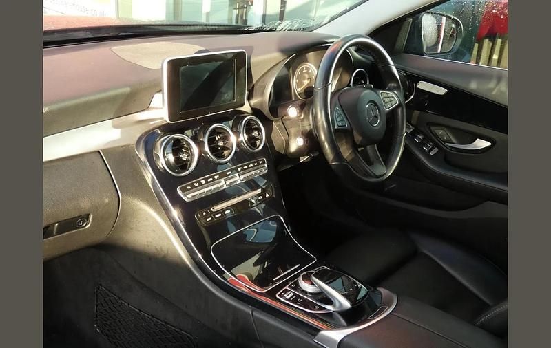 Used Mercedes C220 Executive 168 HP (123 kW) 2017 Blue Estate