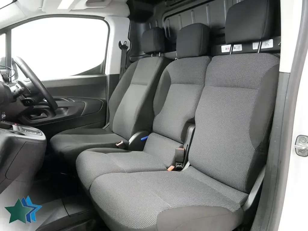 Used Toyota Proace Design 130 HP (95 kW) 2024 White MPV