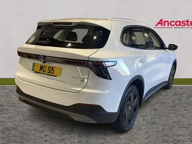 New MG MG5 EV SE 125 kW (170 HP) 2025 White Estate