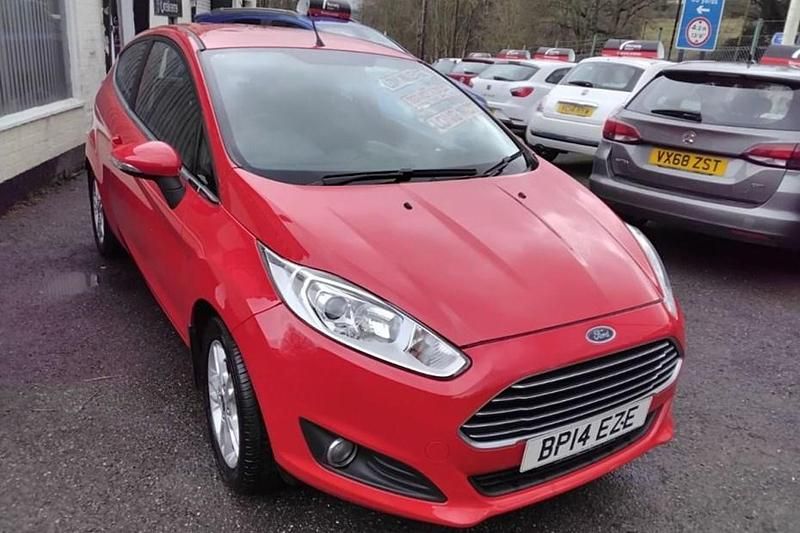 Used Ford Fiesta Zetec 82 HP (60 kW) 2014 Red Hatchback