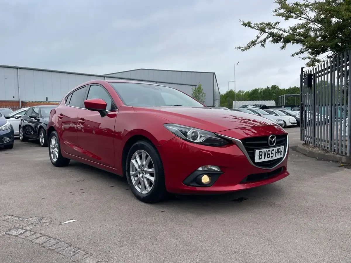 Usado Mazda 3 165 HP (121 kW) 2015 Vermelho Citadino