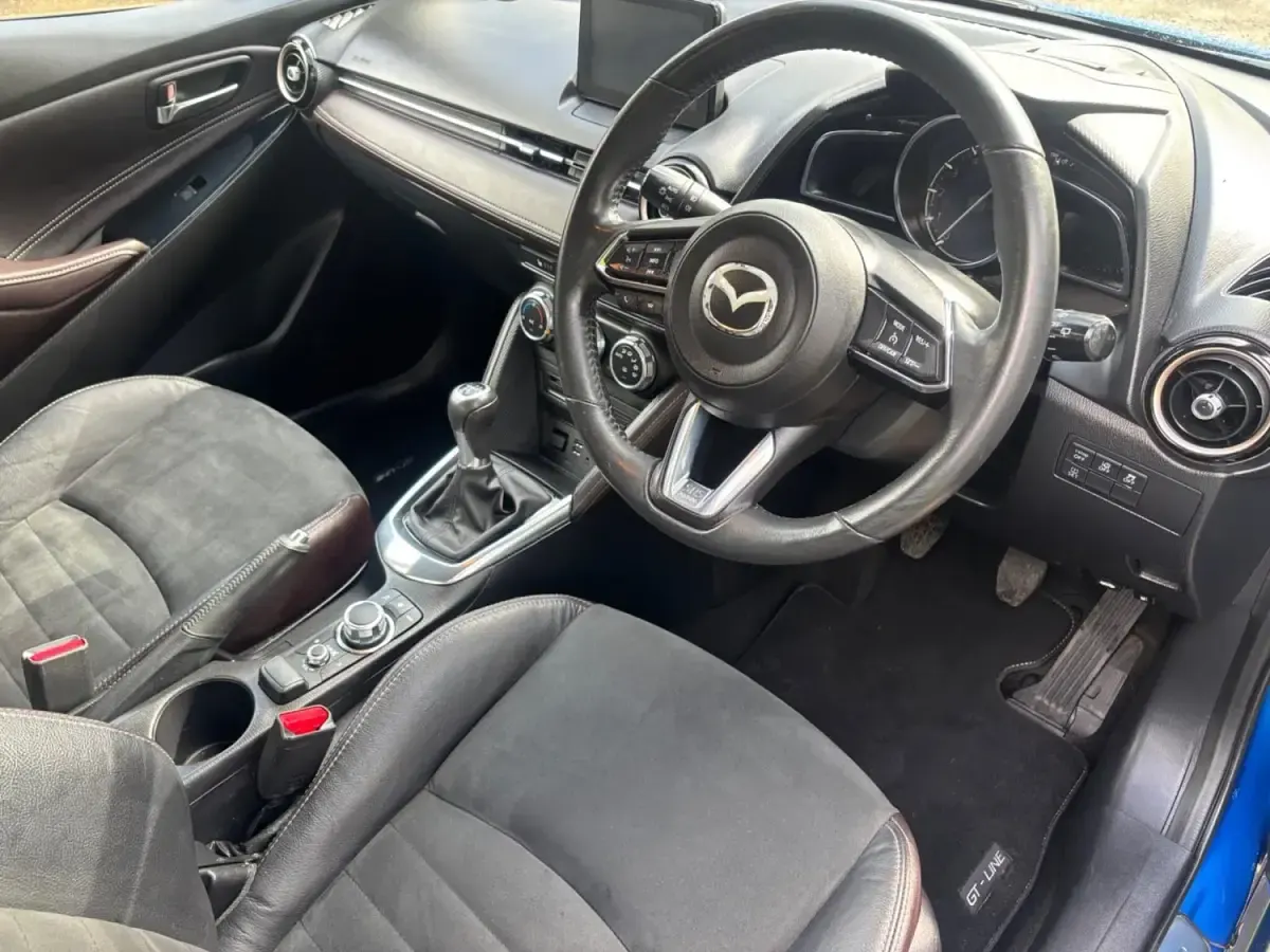Begagnad Mazda 2 2017 Blå Halvkombi