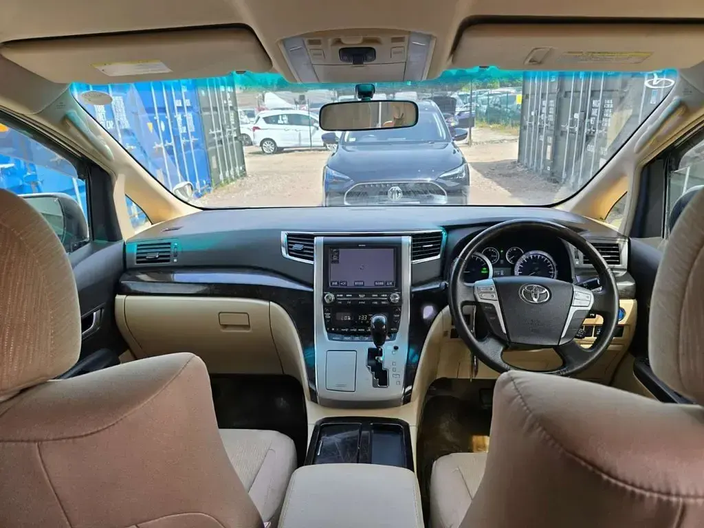 Used Toyota Alphard 190 HP (139 kW) 2026 White MPV