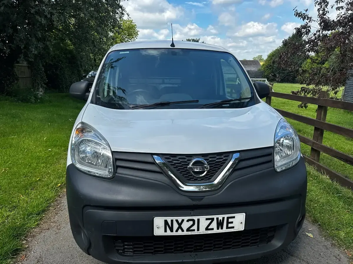 Used Nissan NV250 Acenta 95 HP (69 kW) 2021 White Van