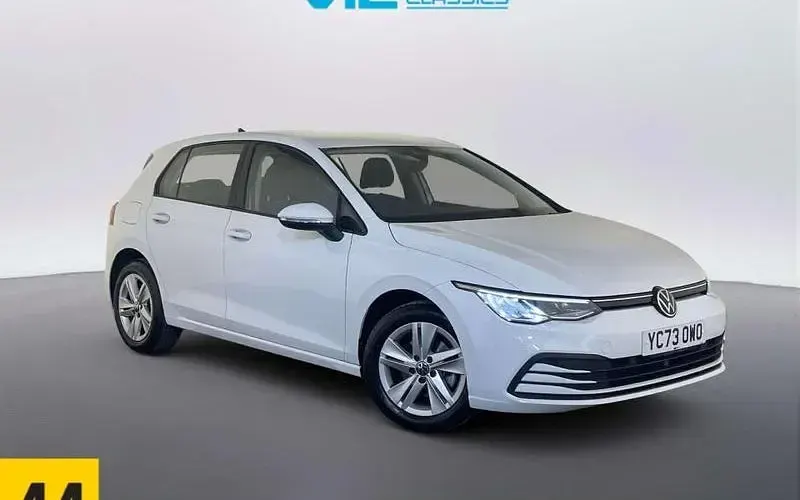 Second-hand VW Golf VIII Life 131 CP (96 kW) 2024 Hatchback