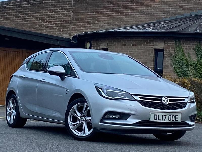 Used Vauxhall Astra SRi 105 HP (77 kW) 2017 Silver Hatchback