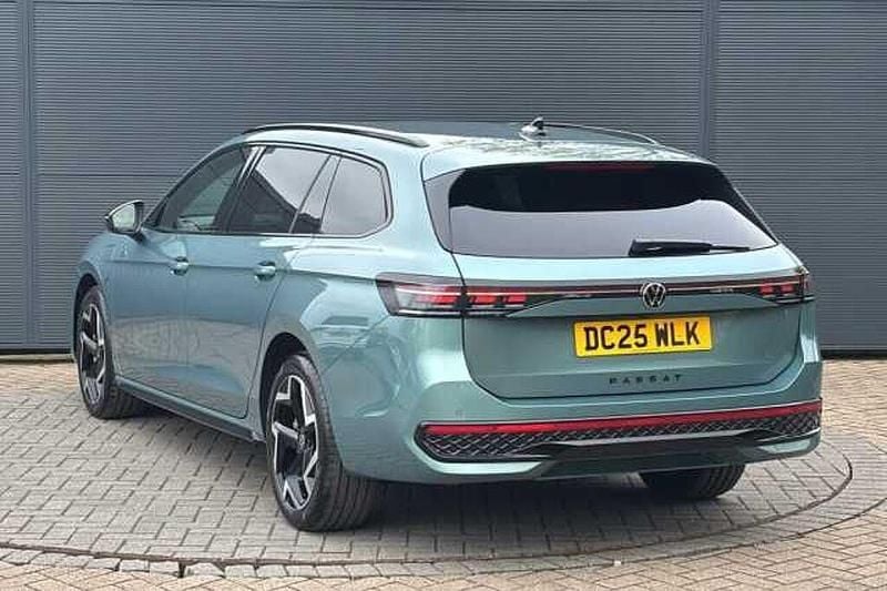 Used VW Passat R-line 272 HP (200 kW) 2025 Green Estate