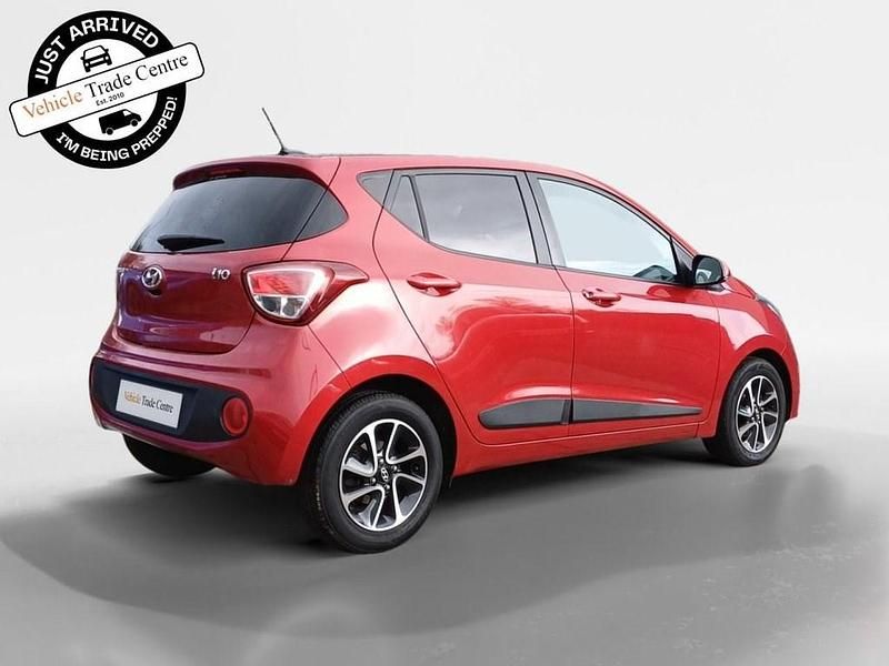 Used Hyundai i10 Premium 66 HP (48 kW) 2018 Red Hatchback
