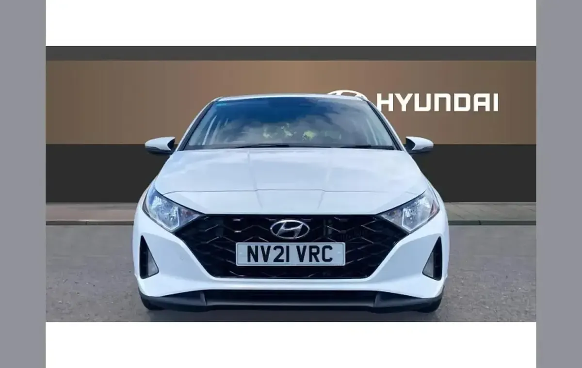 Used Hyundai i20 SE 99 HP (72 kW) 2021 White Hatchback