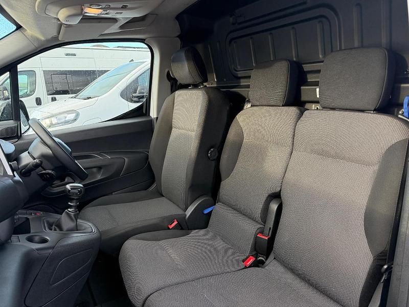 Used Peugeot Partner Premium 100 HP (73 kW) 2022 White MPV