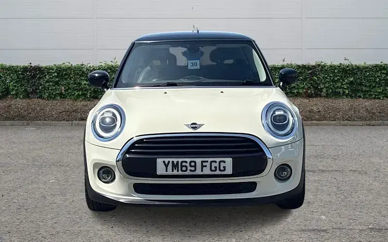Used Mini Cooper Classic 136 HP (100 kW) 2020 White Hatchback