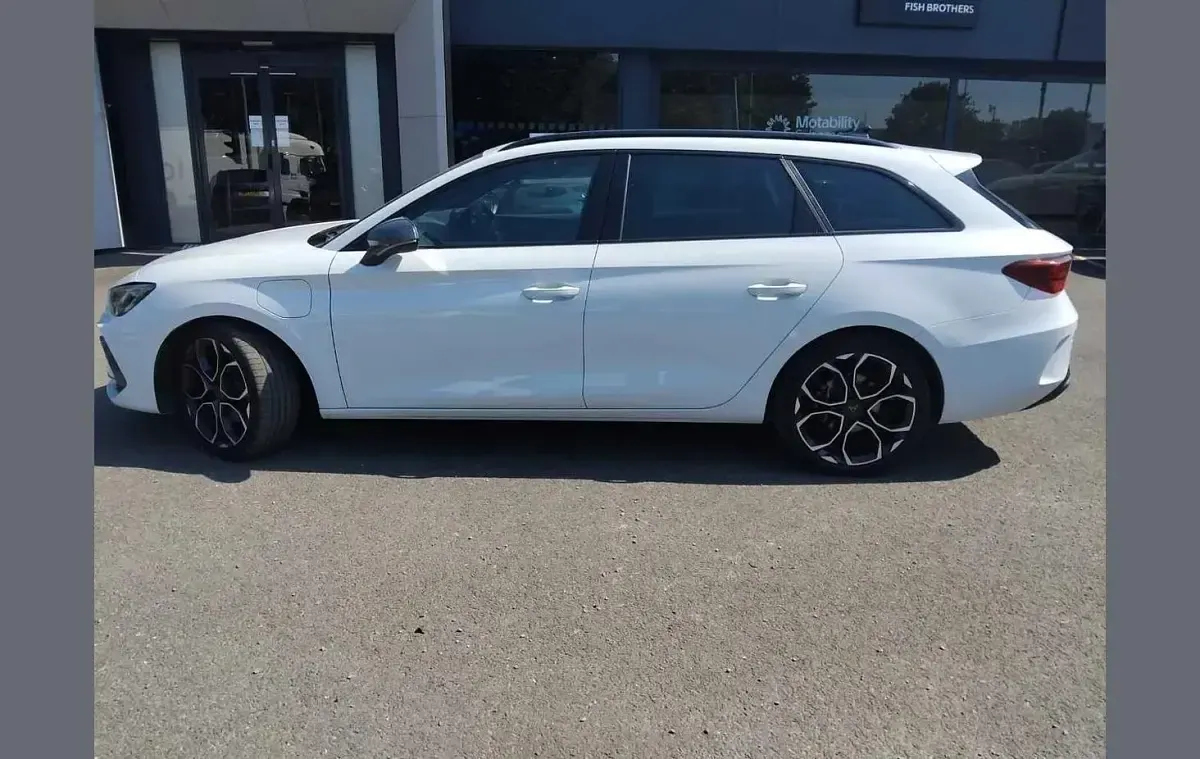 Used Cupra Leon 200 HP (147 kW) 2025 White Estate
