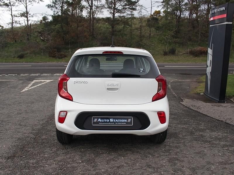 Begagnad Kia Picanto 66 HK (48 kW) 2023 Vit Halvkombi