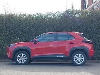 Used Toyota Yaris Hybrid 116 HP (85 kW) 2023 Red Estate