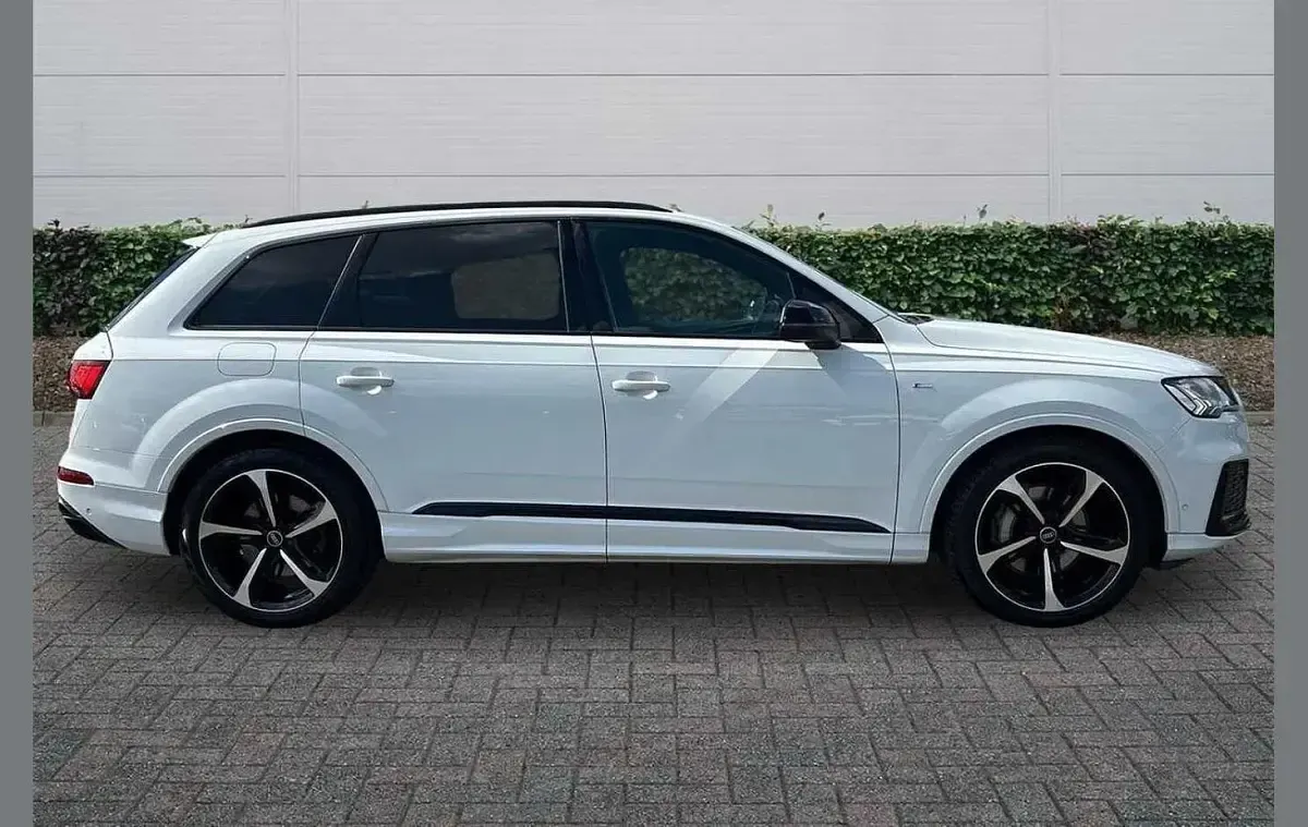 Used Audi Q7 Black Edition 228 HP (167 kW) 2022 White SUV
