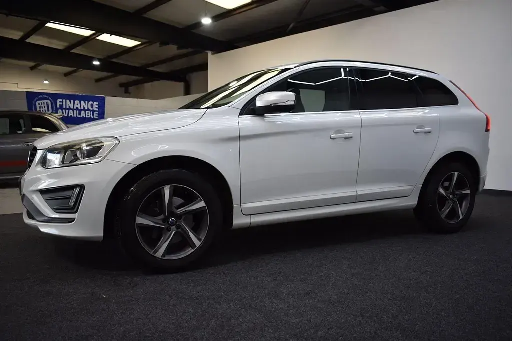 Used Volvo XC60 R-Design 190 HP (139 kW) 2016 White SUV