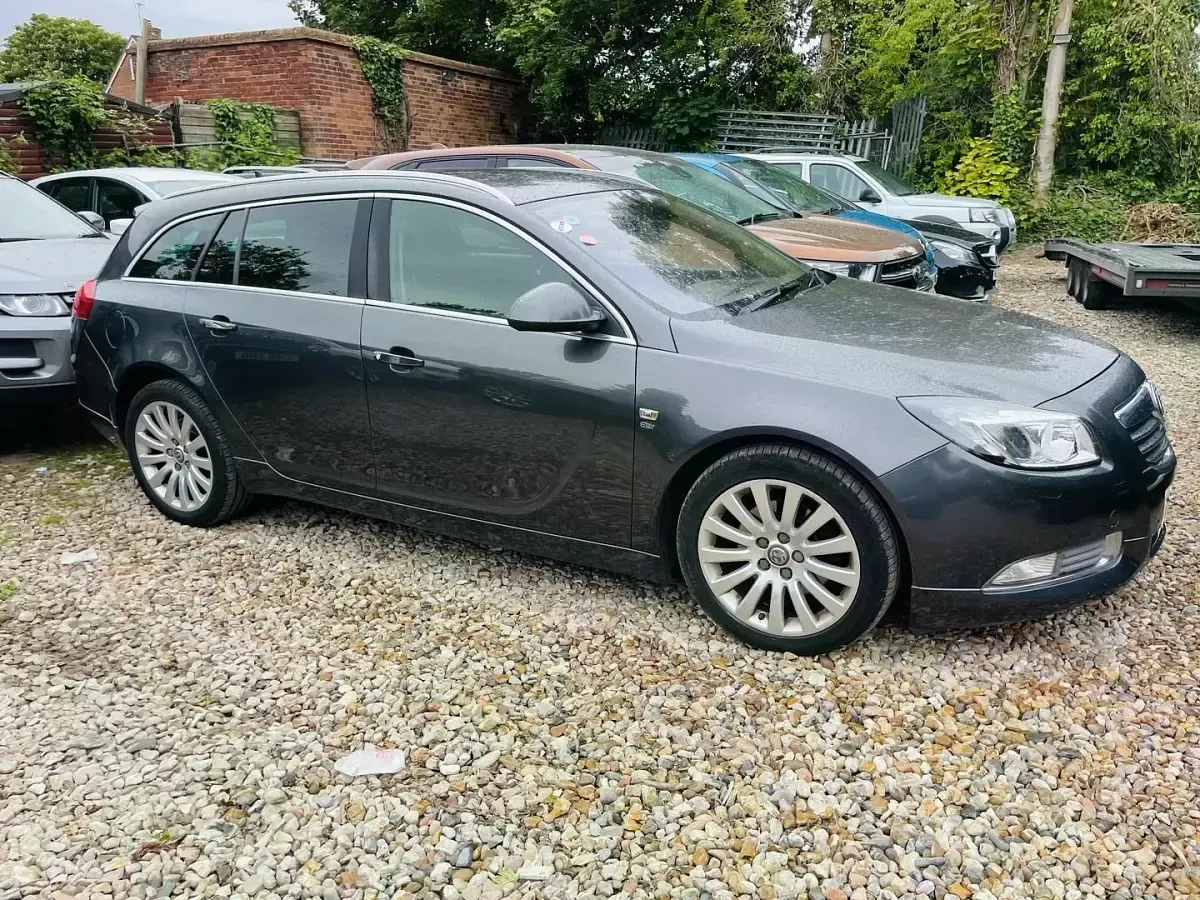 Second-hand Vauxhall Insignia Elite 160 CP (117 kW) 2011 Gri Break