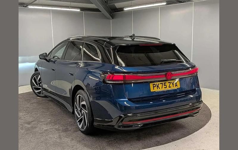 New VW ID.7 Pro 206 kW (281 HP) 2026 Blue Estate