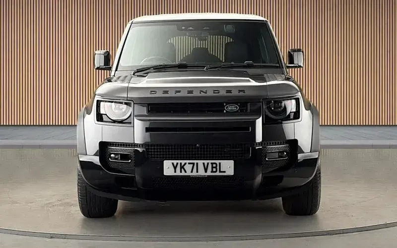 Used Land Rover Defender SE Dynamic 300 HP (220 kW) 2023 SUV
