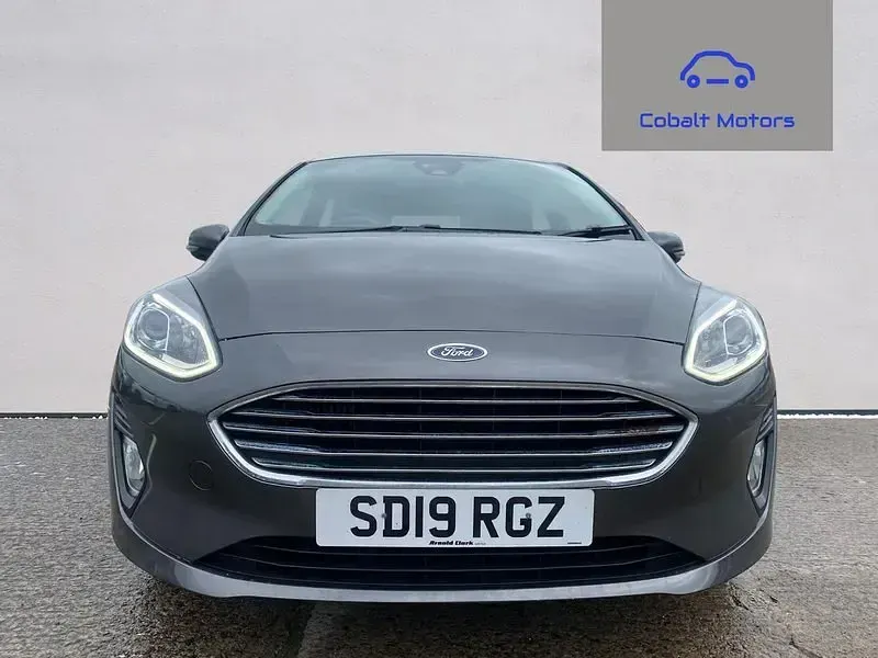Used Ford Fiesta Zetec 100 HP (73 kW) 2019 Grey Hatchback