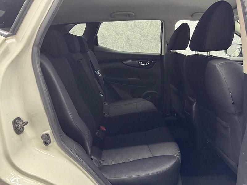 Used Nissan Qashqai N-Connecta 2016 White SUV