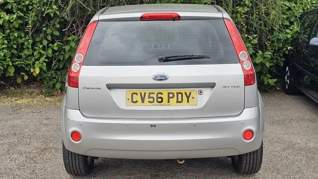 Used Ford Fiesta Style 100 HP (73 kW) 2006 Silver Hatchback