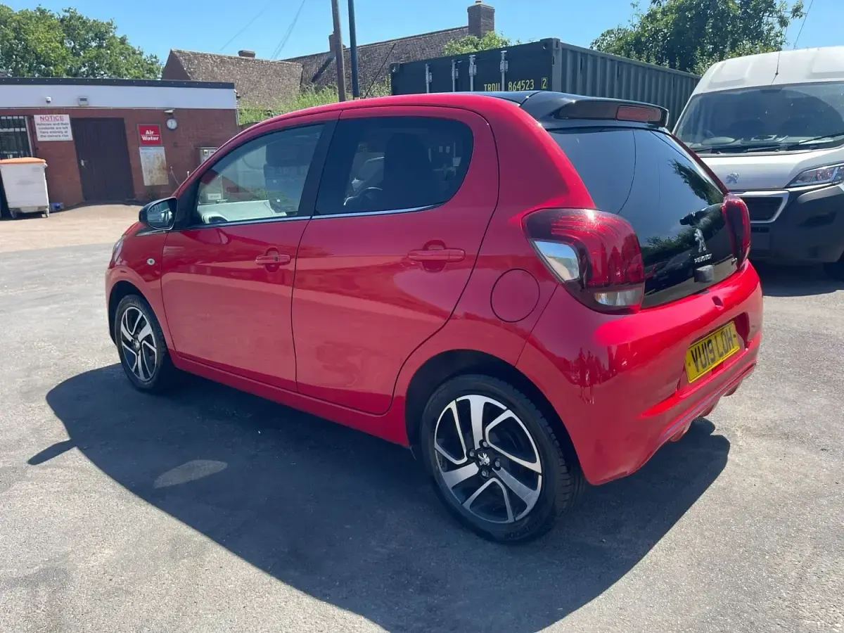 Used Peugeot 108 Allure 72 HP (52 kW) 2019 Red Hatchback