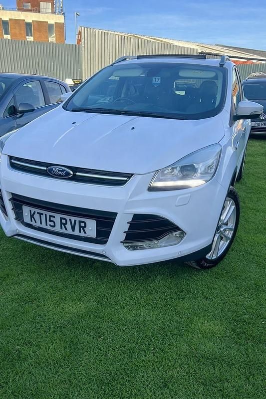 Usado Ford Kuga Titanium X 182 HP (133 kW) 2015 Branco SUV