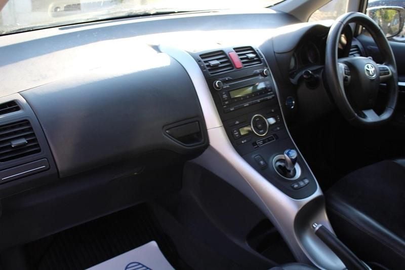 Used Toyota Auris Hybrid 2010 Silver Hatchback